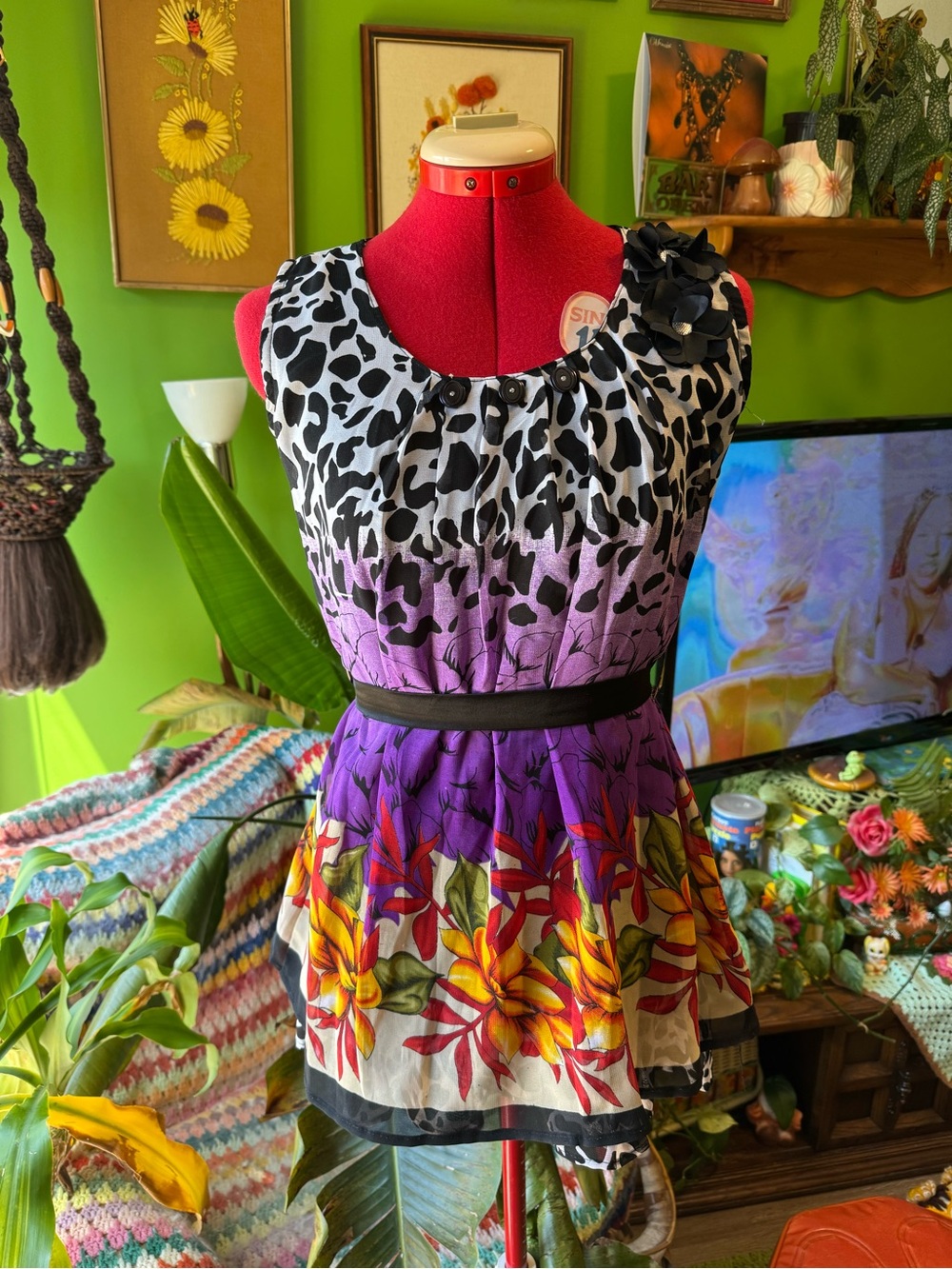 Vintage Y2K Women’s Floral Ombre Sleeveless Top with Black Waist